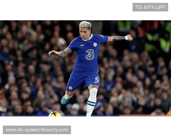 恩佐进球后指天纪念，切尔西中场展现全面能力