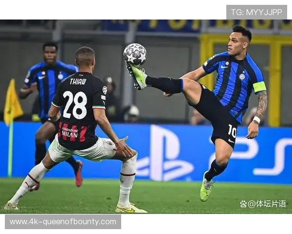 劳塔罗与队友训练中玩笑，国米更衣室氛围轻松