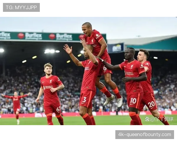 伊戈尔蒂亚戈破门后指向看台，布伦特福德主场陷入狂欢